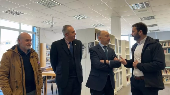 Visita del delegado del Gobierno a la biblioteca de Aínsa. Visita del delegado del Gobierno a la biblioteca de Aínsa.