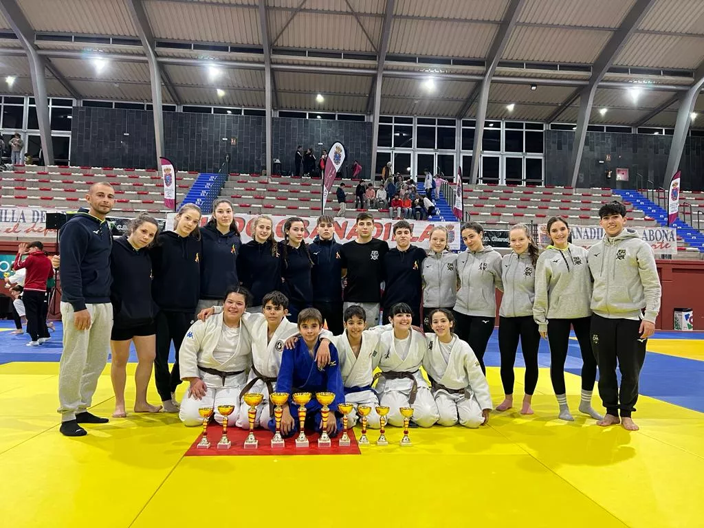 INFANTILES Y CADETES ASOCIACION JUDO ALTOARAGON EN TENERIFE