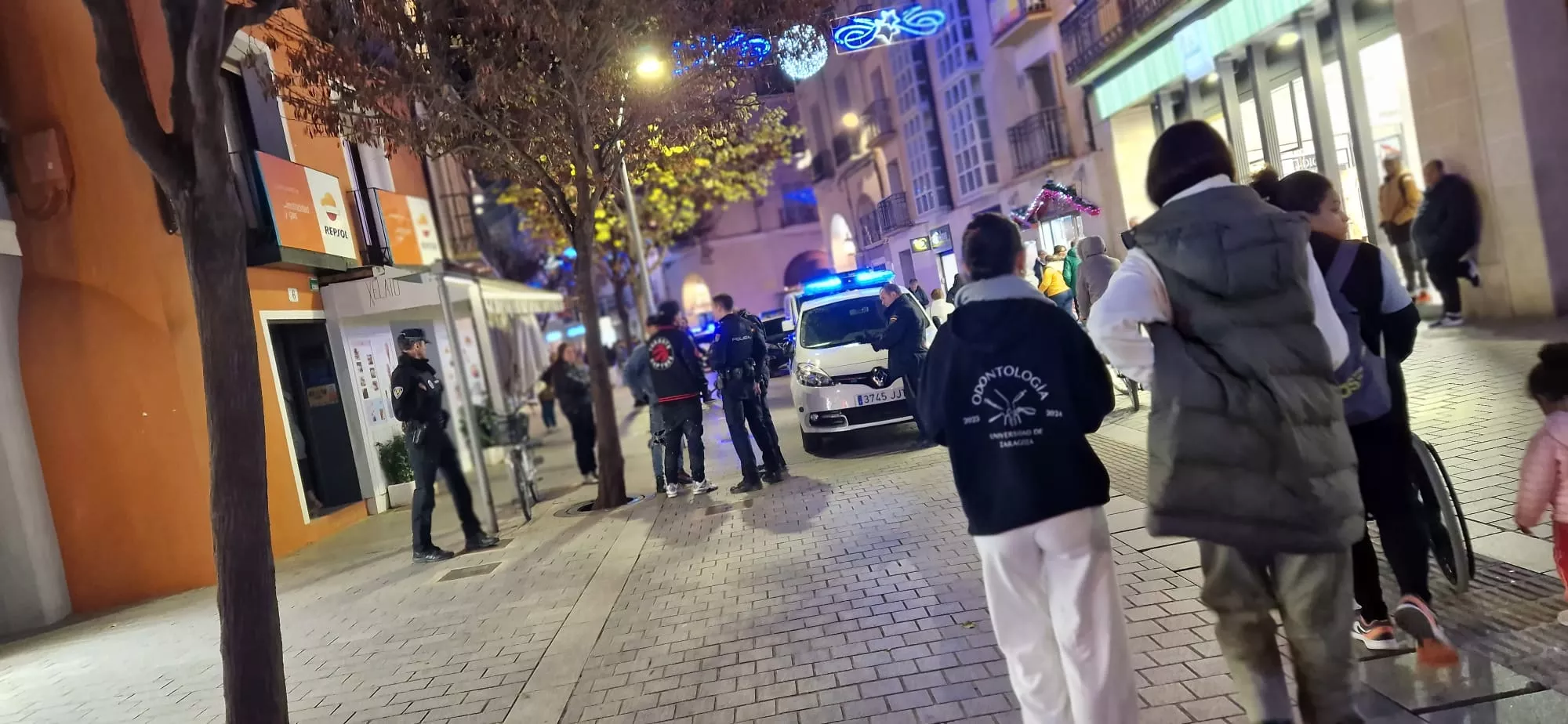 Imagen de la actuación policial en un altercado en el centro de Huesca.
