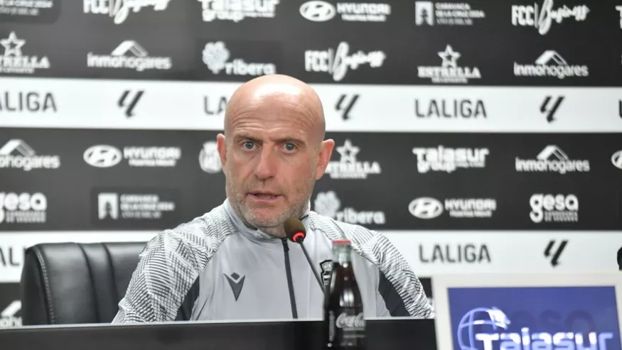 Calero: "El Huesca tiene una plantilla que no estaba preparada para estos menesteres" Calero: "El Huesca tiene una plantilla que no estaba preparada para estos menesteres"