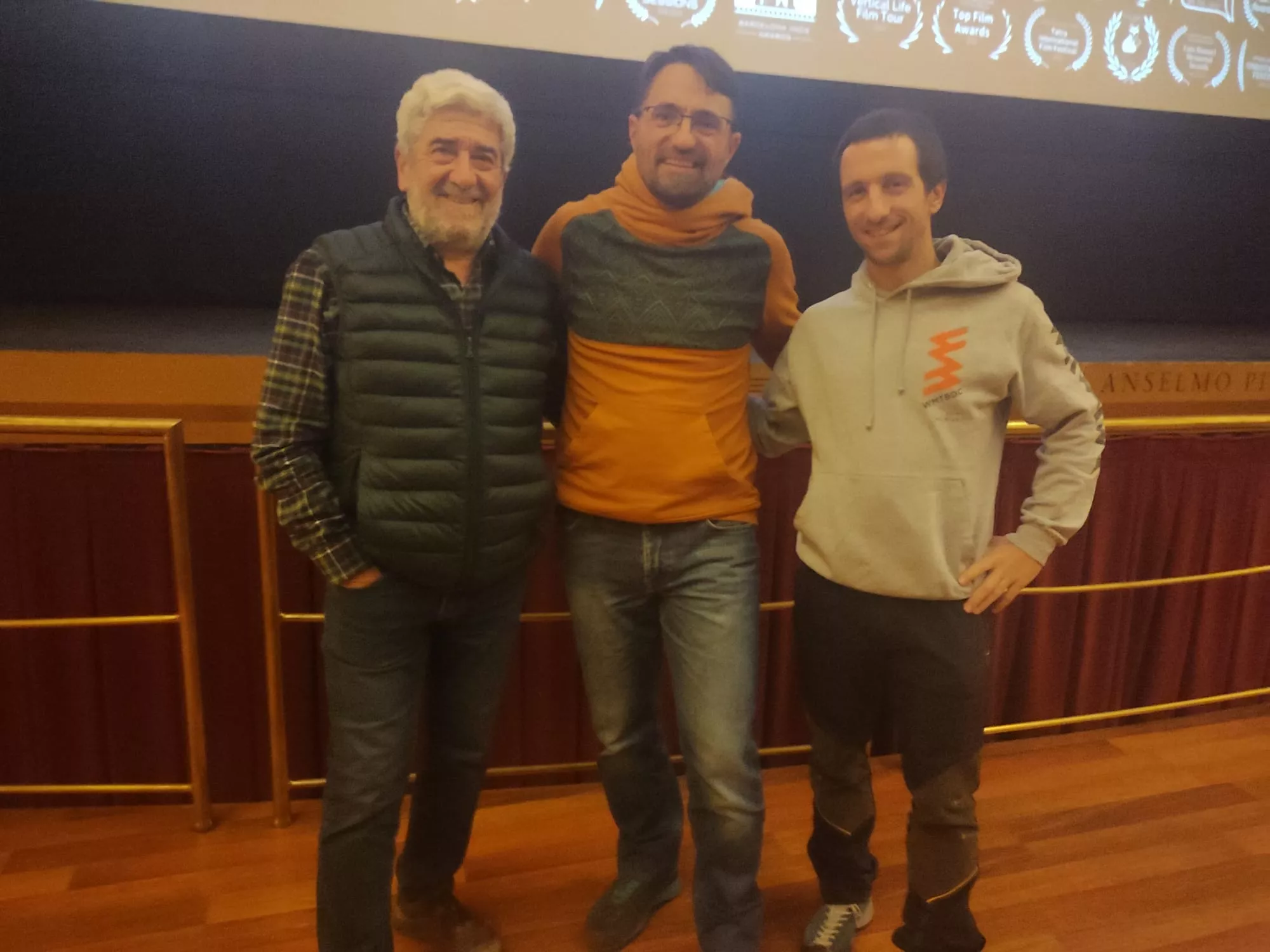 Sergi Ricart, en el centro, junto a Manolo Bara y Jorge García.