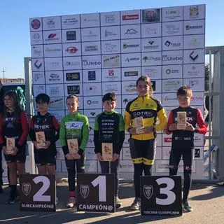 Podio infantil Podio infantil