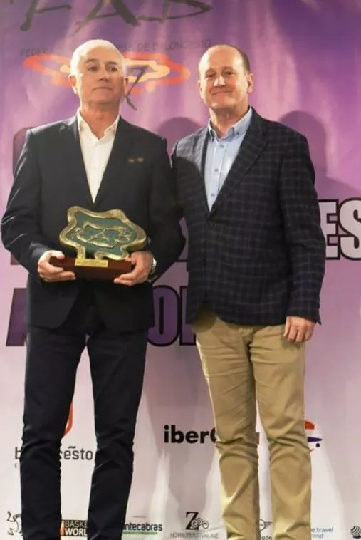 Faustino Rami recibió el premio de manos de Carlos Lorés. Faustino Rami recibió el premio de manos de Carlos Lorés.