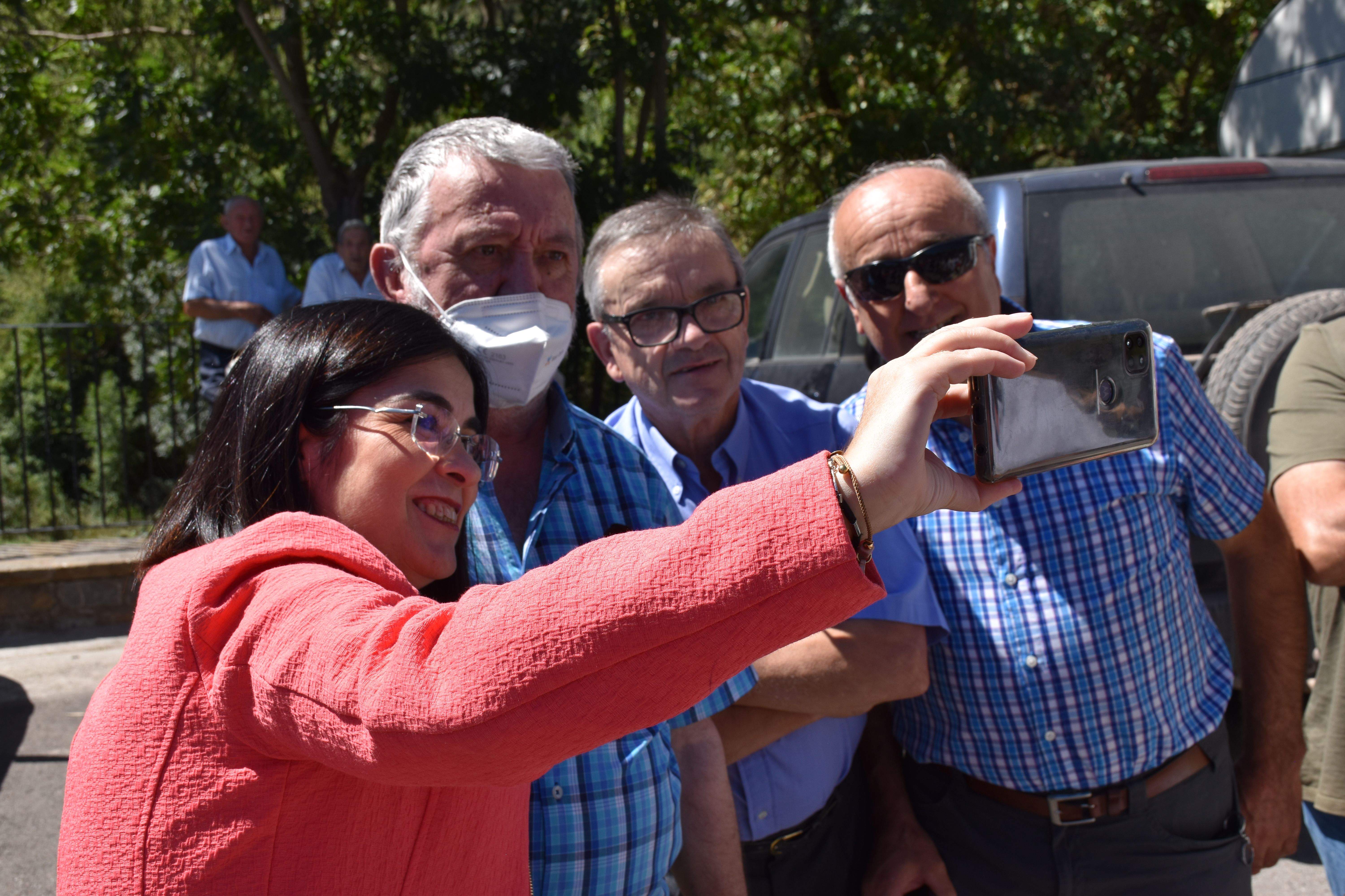 Carolina Darias viaja a Plan para entregar al médico rural Guillermo Bernués la Orden al Mérito Civil del Ministerio de Sanidad