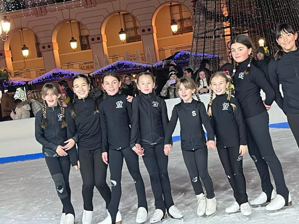  Exhibición del Club Hielo Jaca en la plaza López Allué. Foto Mercedes Manterola