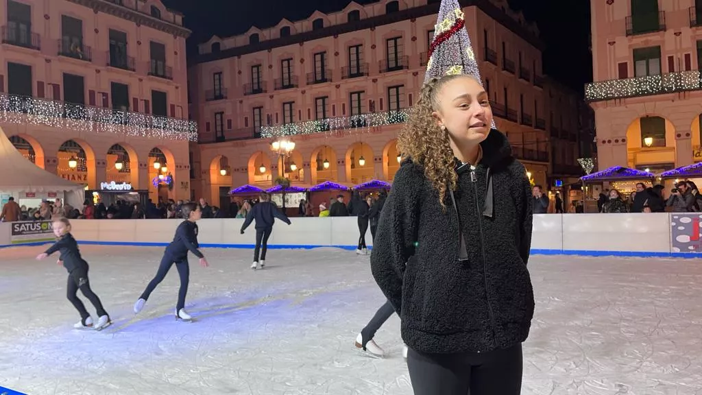 Exhibición del Club Hielo Jaca en la plaza López Allué. Foto Mercedes Manterola