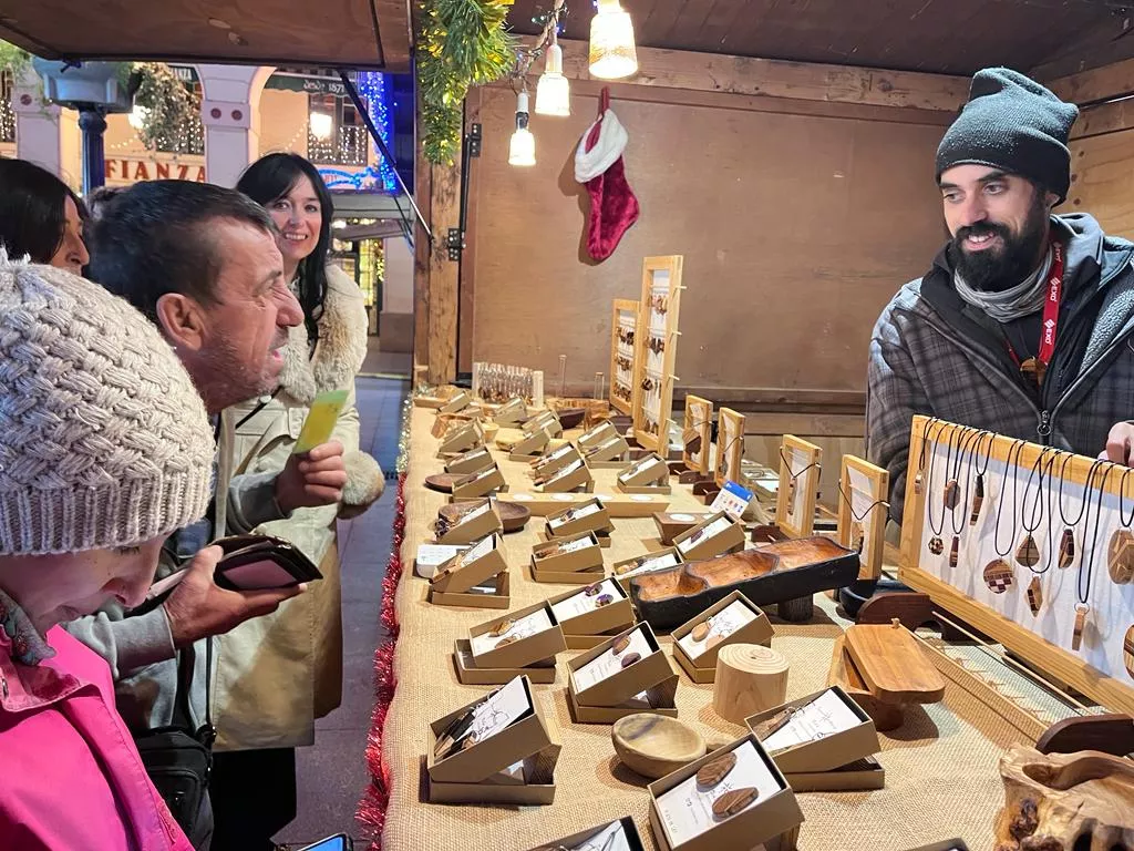 Apertura de la Feria de Artesanía de Navidad de Huesca. Foto Mercedes Manterola
