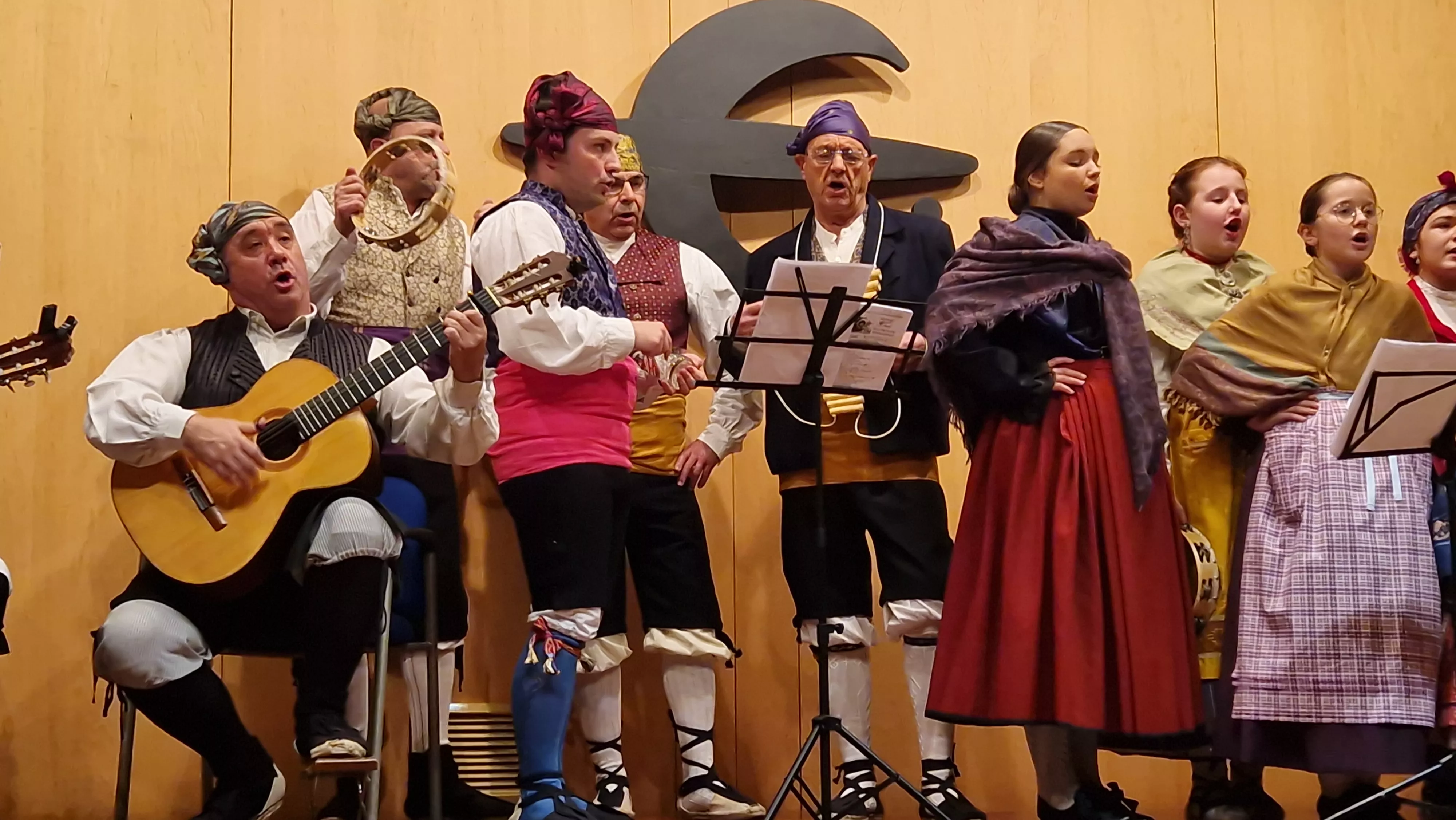 Escuela de Danza y Folclore Elenco. Foto Myriam Martíne