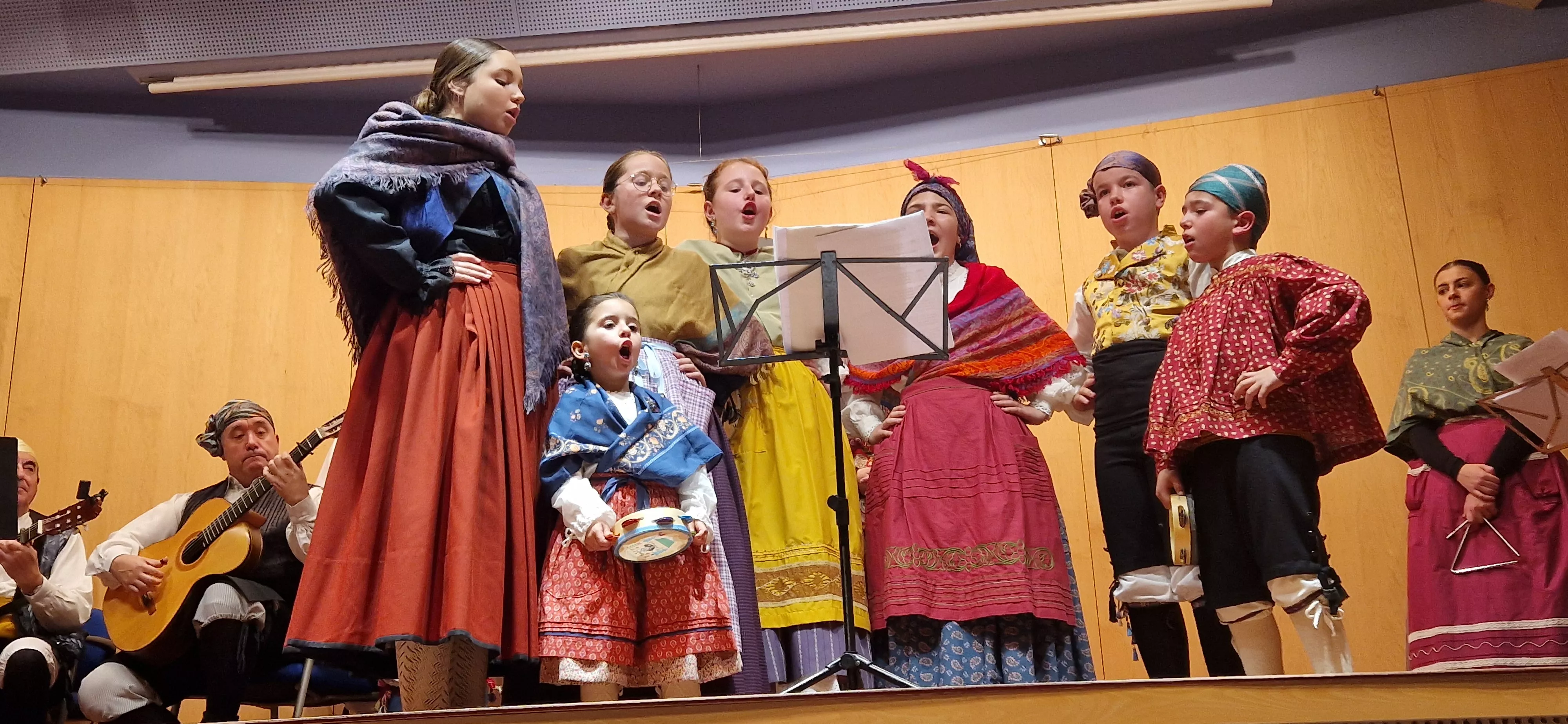 Escuela de Danza y Folclore Elenco. Foto Myriam Martínez 