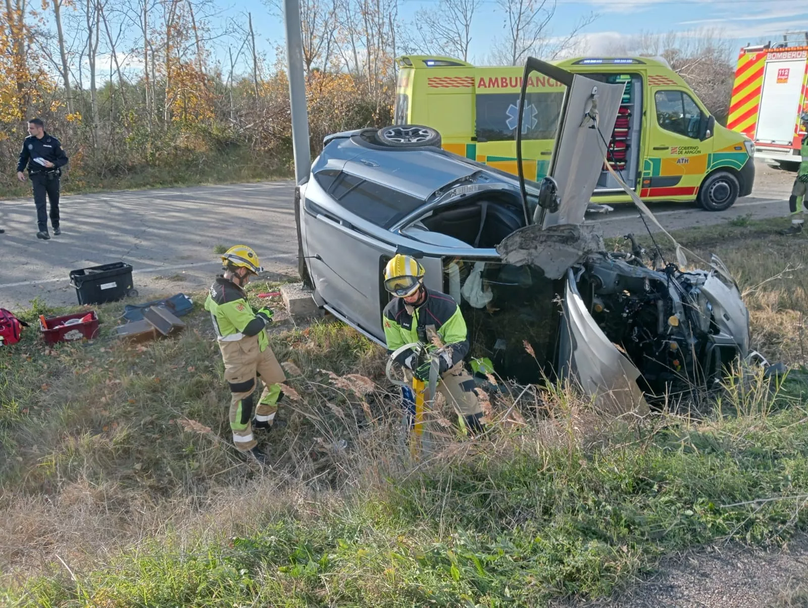 Estado en el que ha quedado el coche accidentado en Huesca