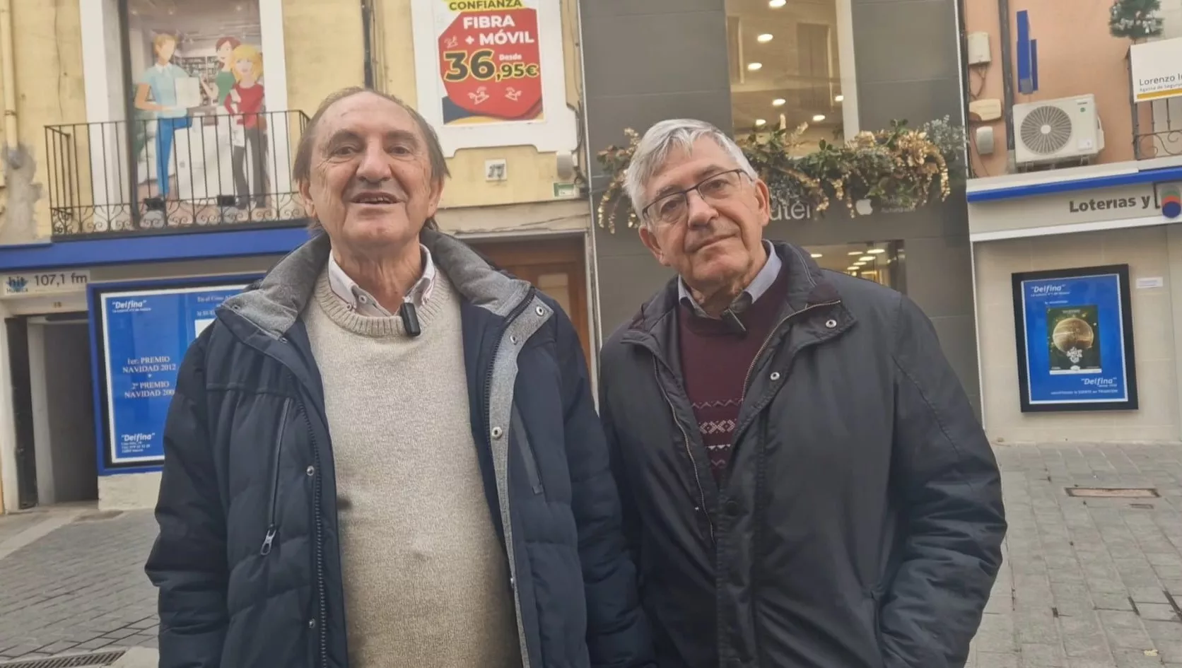 José Luis y Javier Lasierra cuentan lo que harían si les toca el gordo del Sorteo de Navidad. Foto Myriam Martínez