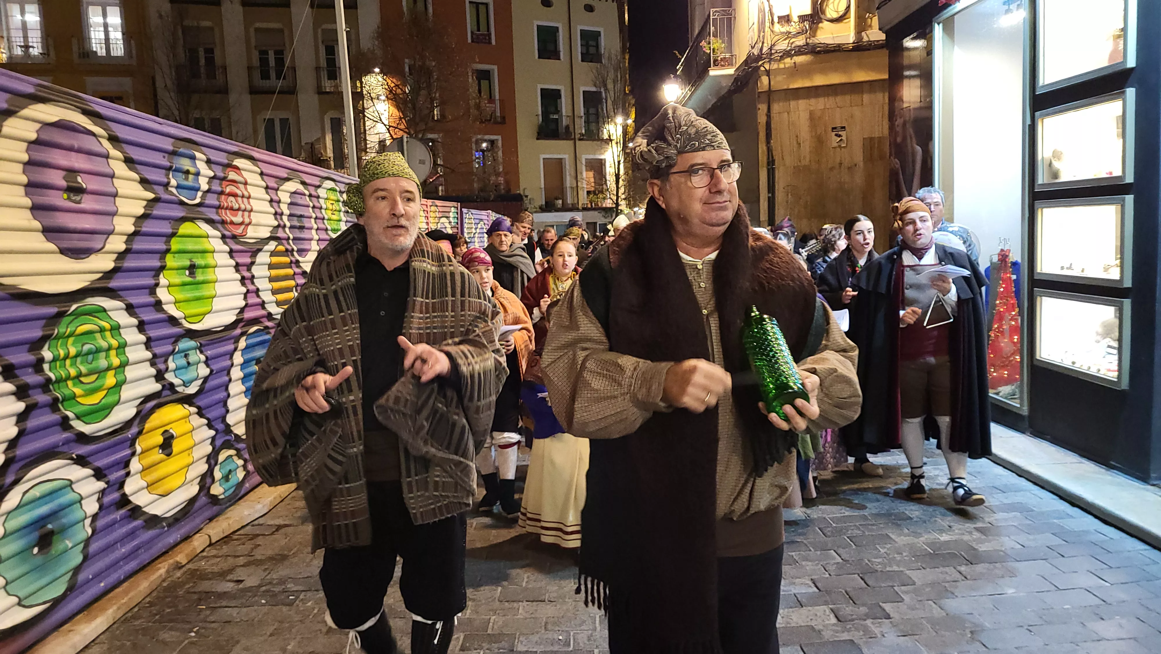 Ronda aguinaldo de Acordanza por las calles de Huesca. Foto Mercedes Manterola