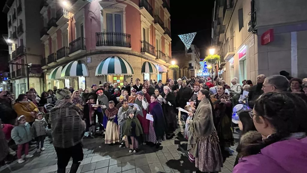 Ronda aguinaldo de Acordanza por las calles de Huesca. Foto Mercedes Manterola