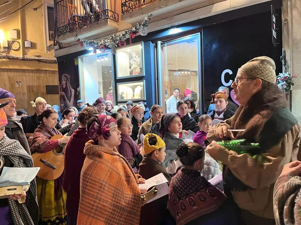 Ronda aguinaldo de Acordanza por las calles de Huesca. Foto Mercedes Manterola