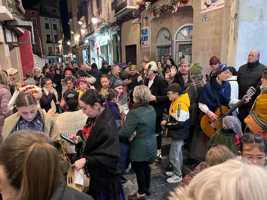 Ronda aguinaldo de Acordanza por las calles de Huesca. Foto Mercedes Manterola