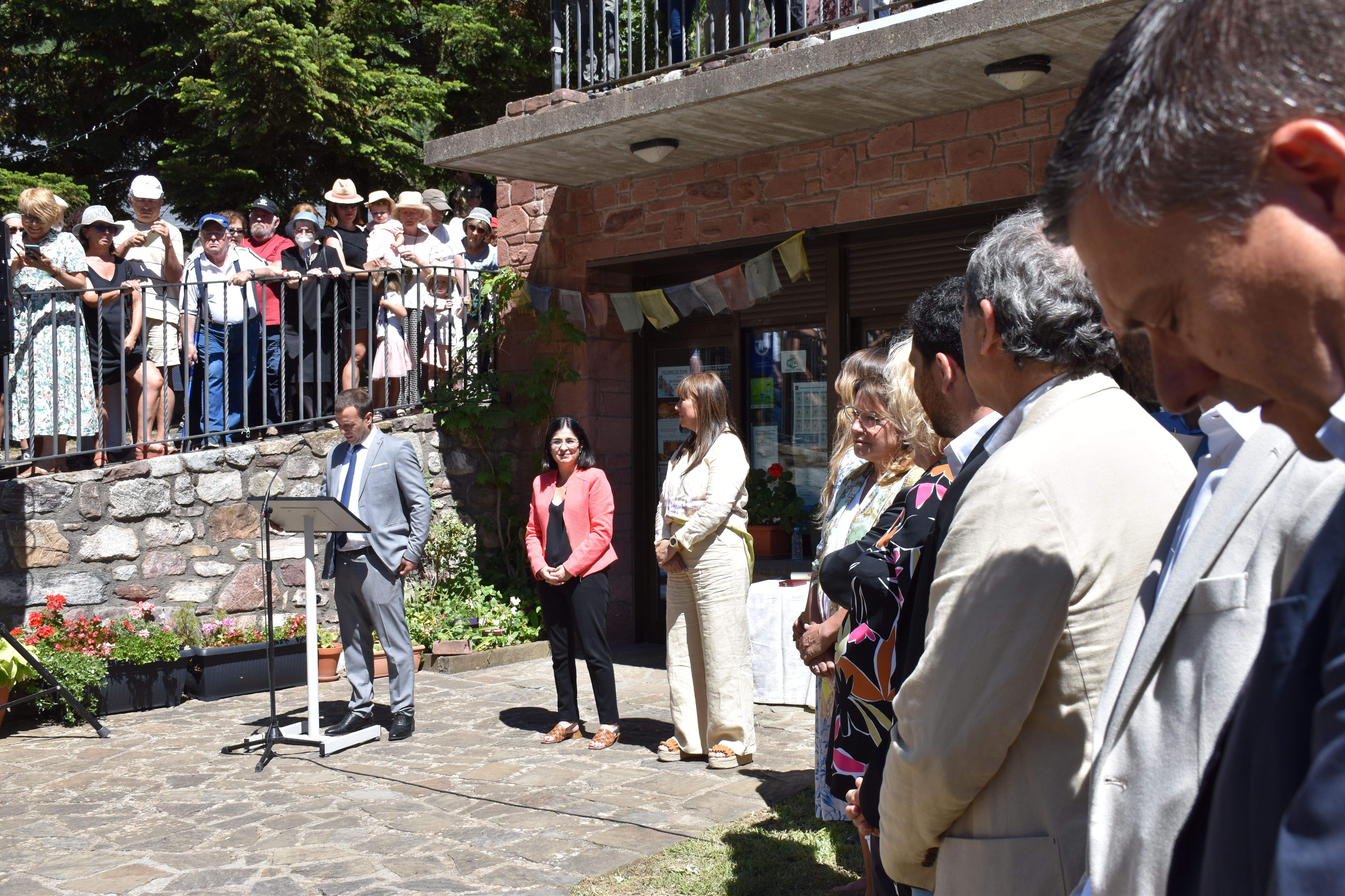 Carolina Darias viaja a Plan para entregar al médico rural Guillermo Bernués la Orden al Mérito Civil del Ministerio de Sanidad