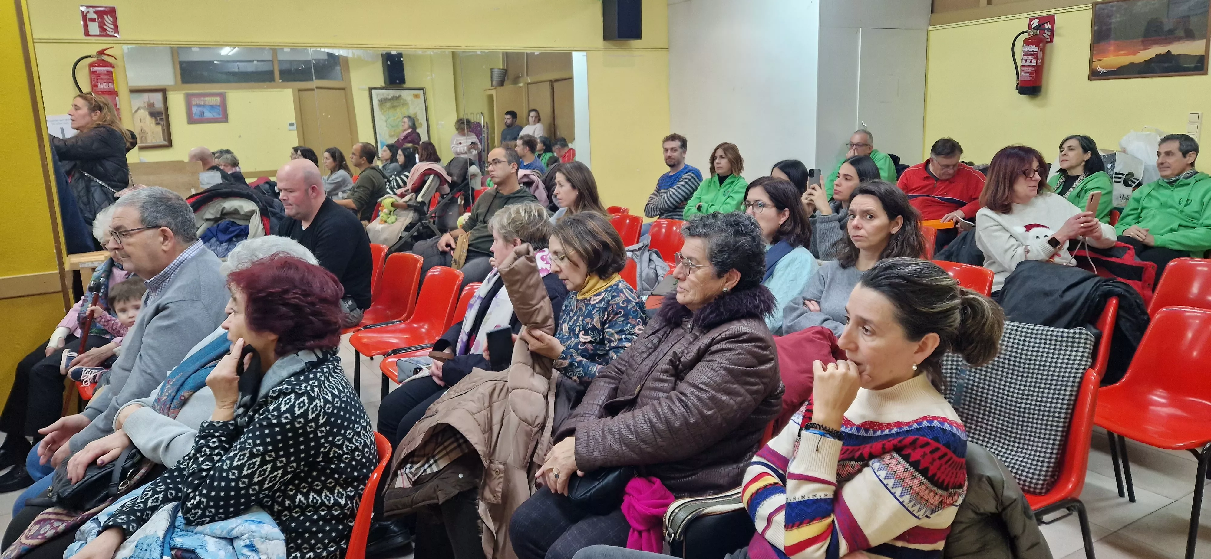 La Agrupación Folclórica Santa Cecilia en la Asociación de Vecinos de San Martín. Foto Myriam Martínez
