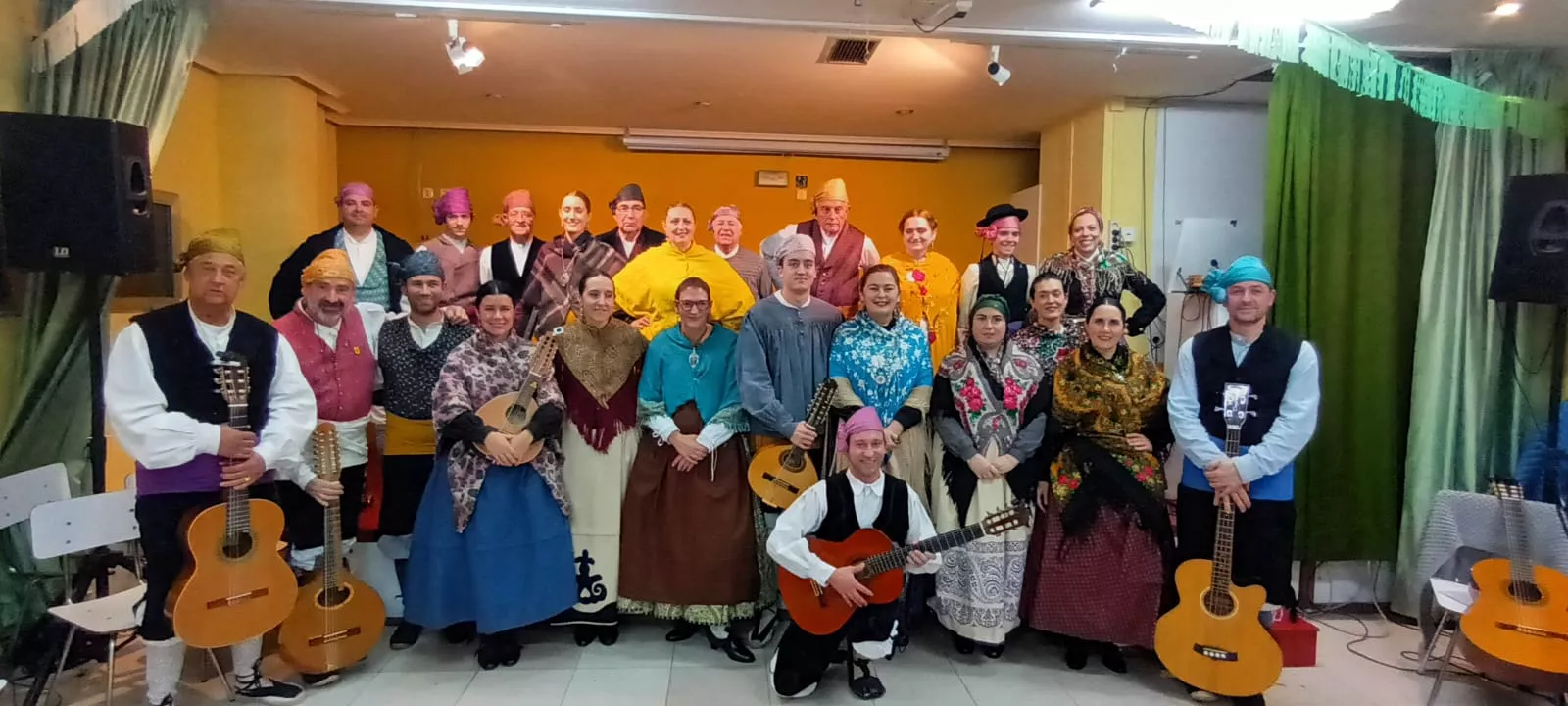 La Agrupación Folclórica Santa Cecilia en la Asociación de Vecinos de San Martín. Foto Myriam Martínez
