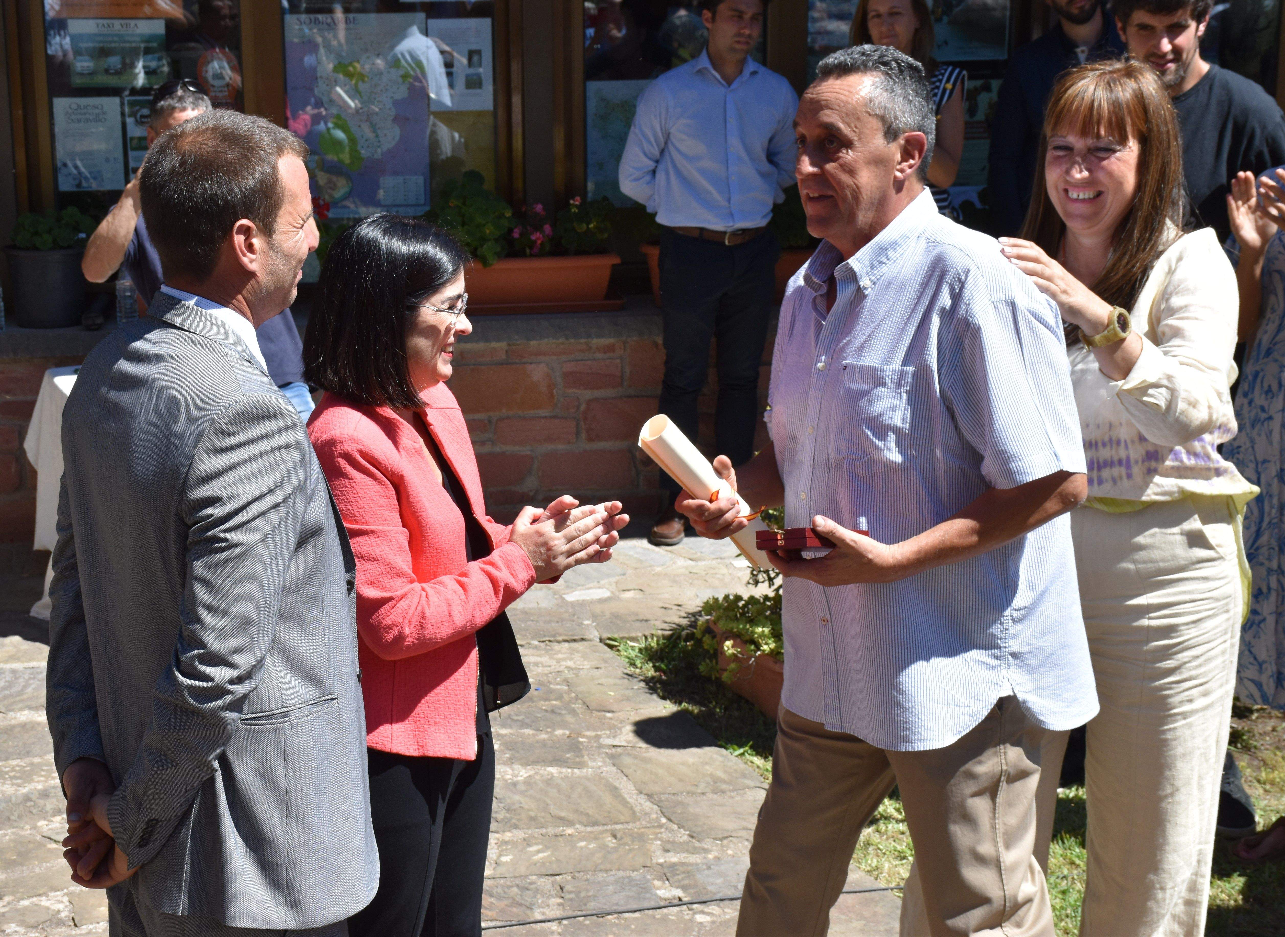 Carolina Darias viaja a Plan para entregar al médico rural Guillermo Bernués la Orden al Mérito Civil del Ministerio de Sanidad