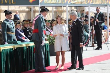 María Sabariego, con Aurelio López de Hita en la Plaza del Pilar de Zaragoza.