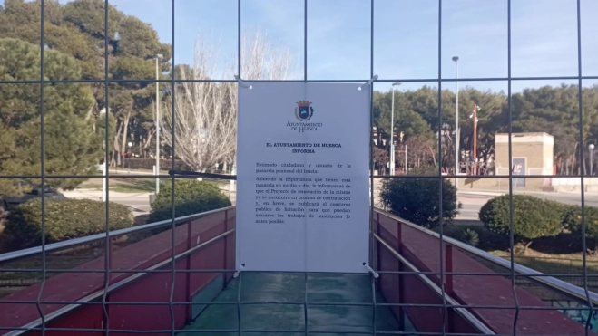 Cartel que informa de la situación de este proyecto en la propia pasareal Cartel que informa de la situación de este proyecto en la propia pasareal