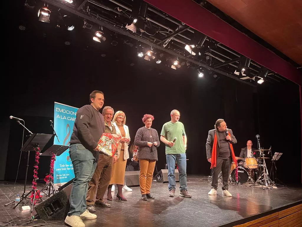 Sorteo de la camiseta del Club Balonmano Huesca. Foto Mercedes Manterola