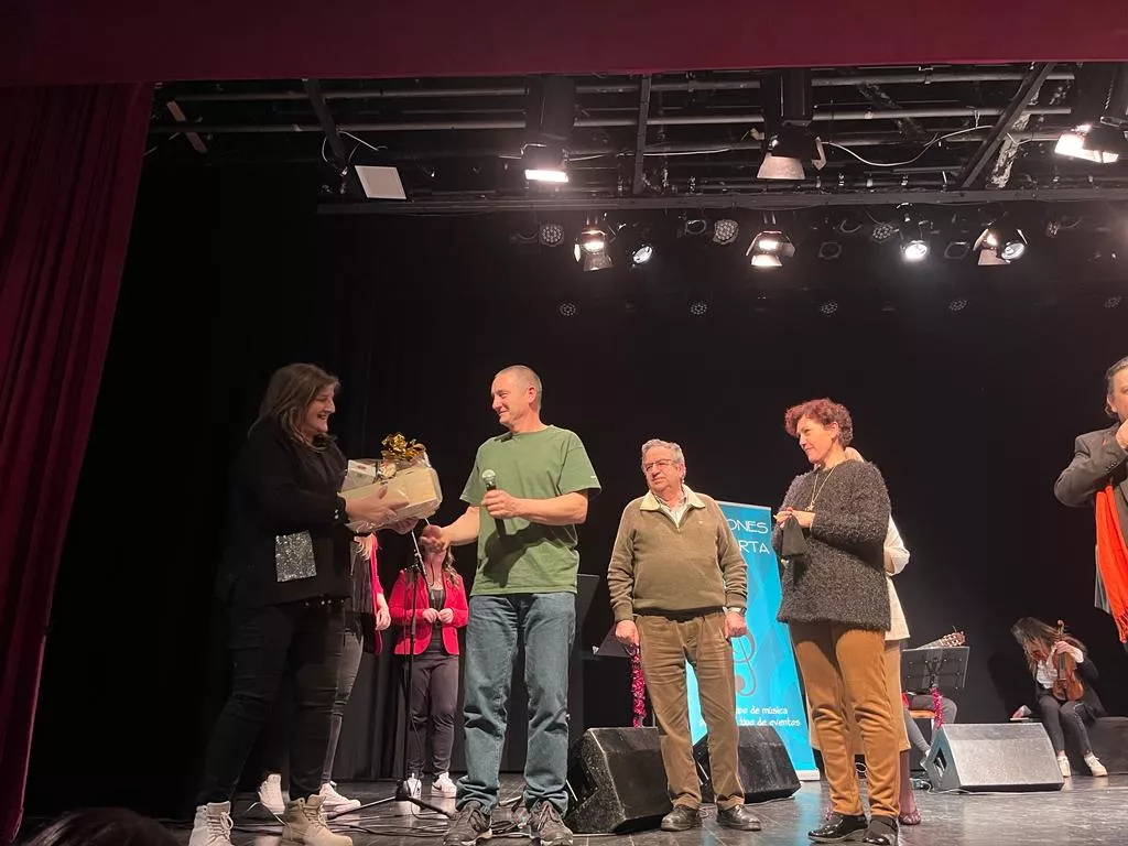 Sorteo de la cesta navideña ofrecida por la Peña Zoiti. Foto Mercedes Manterola