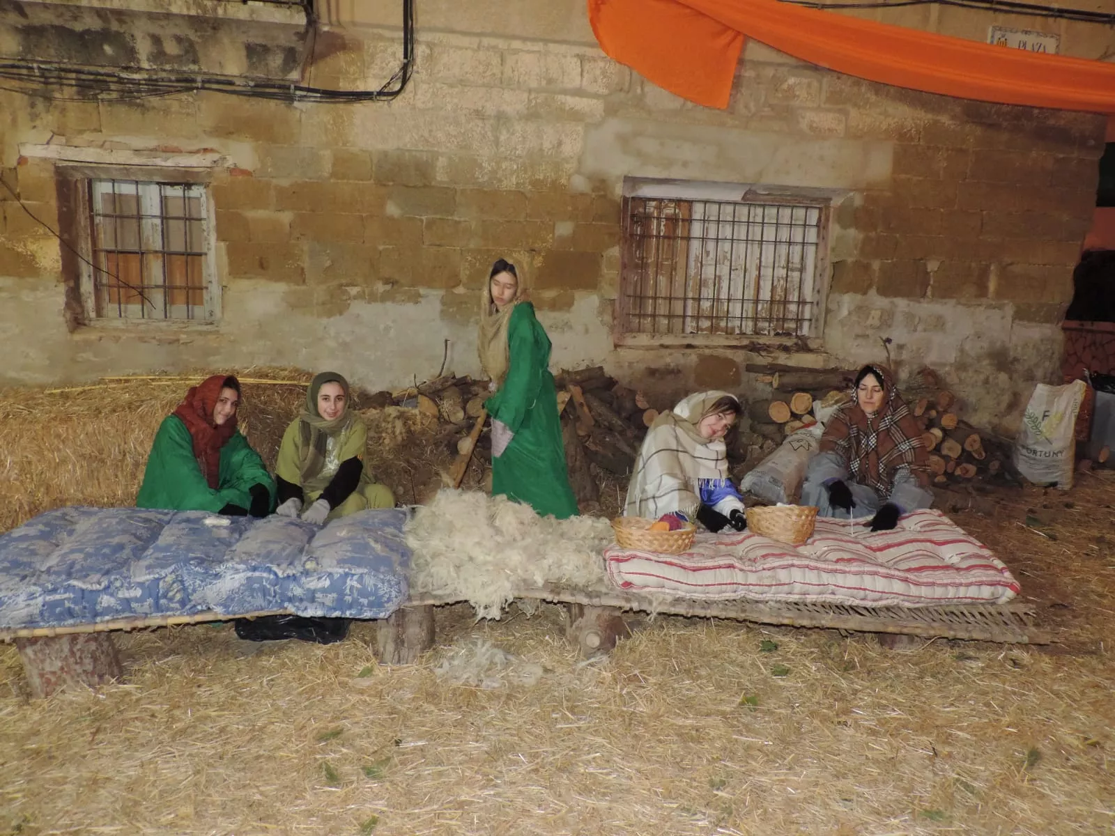 Las colchoneras en el belén viviente y teatralizado de Sena.