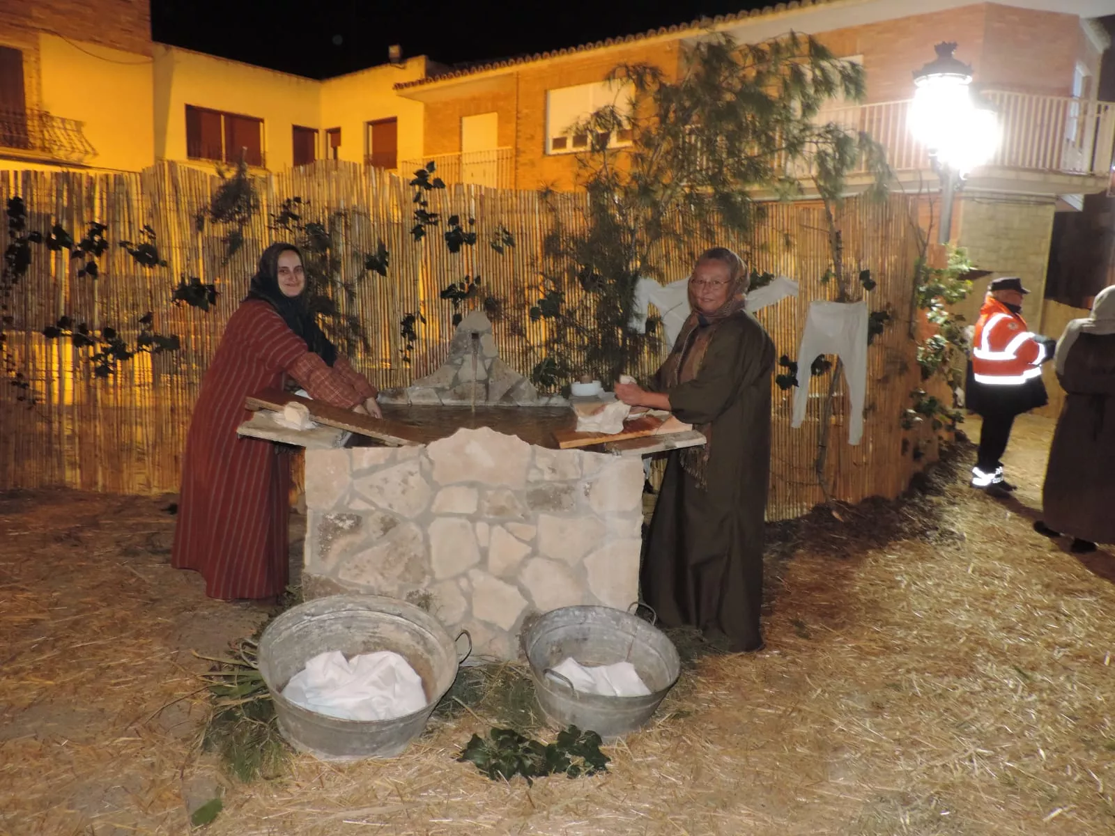 Las lavanderas en el belén viviente y teatralizado de Sena.