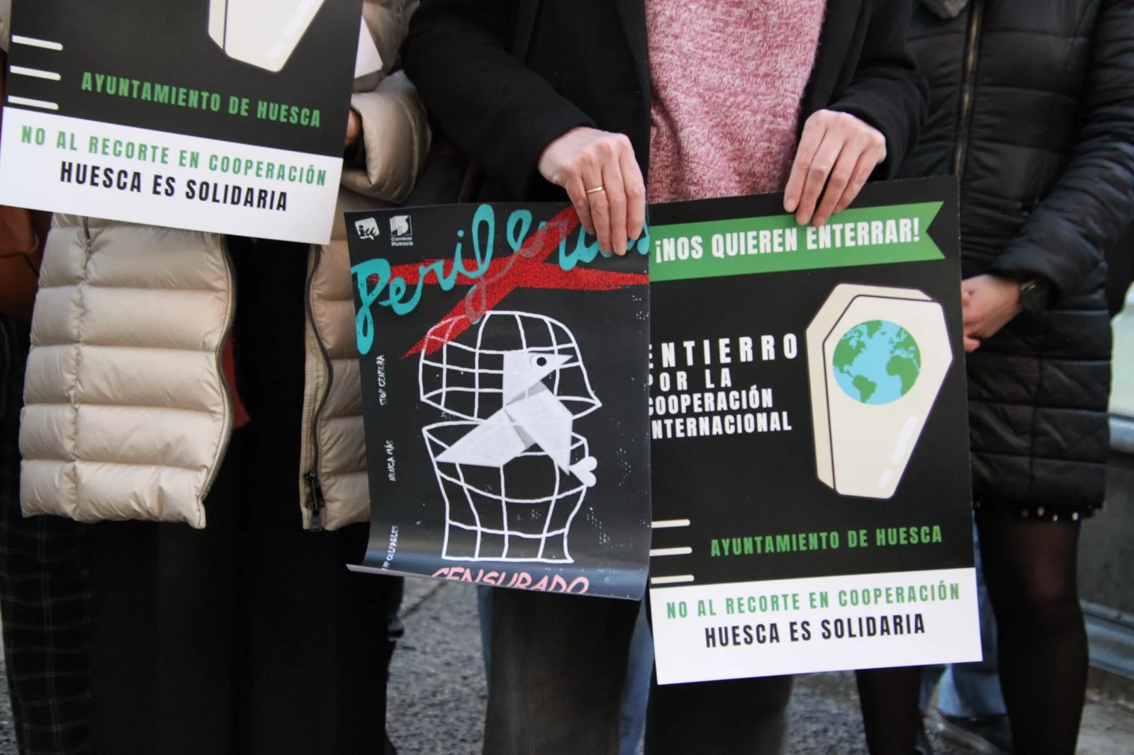 Concentración contra los recortes a la cooperación al desarrollo en Huesca. Foto Carlos Neofato