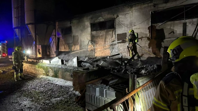 Los bomberos se han desplazado desde Sabiñánigo. Los bomberos se han desplazado desde Sabiñánigo.