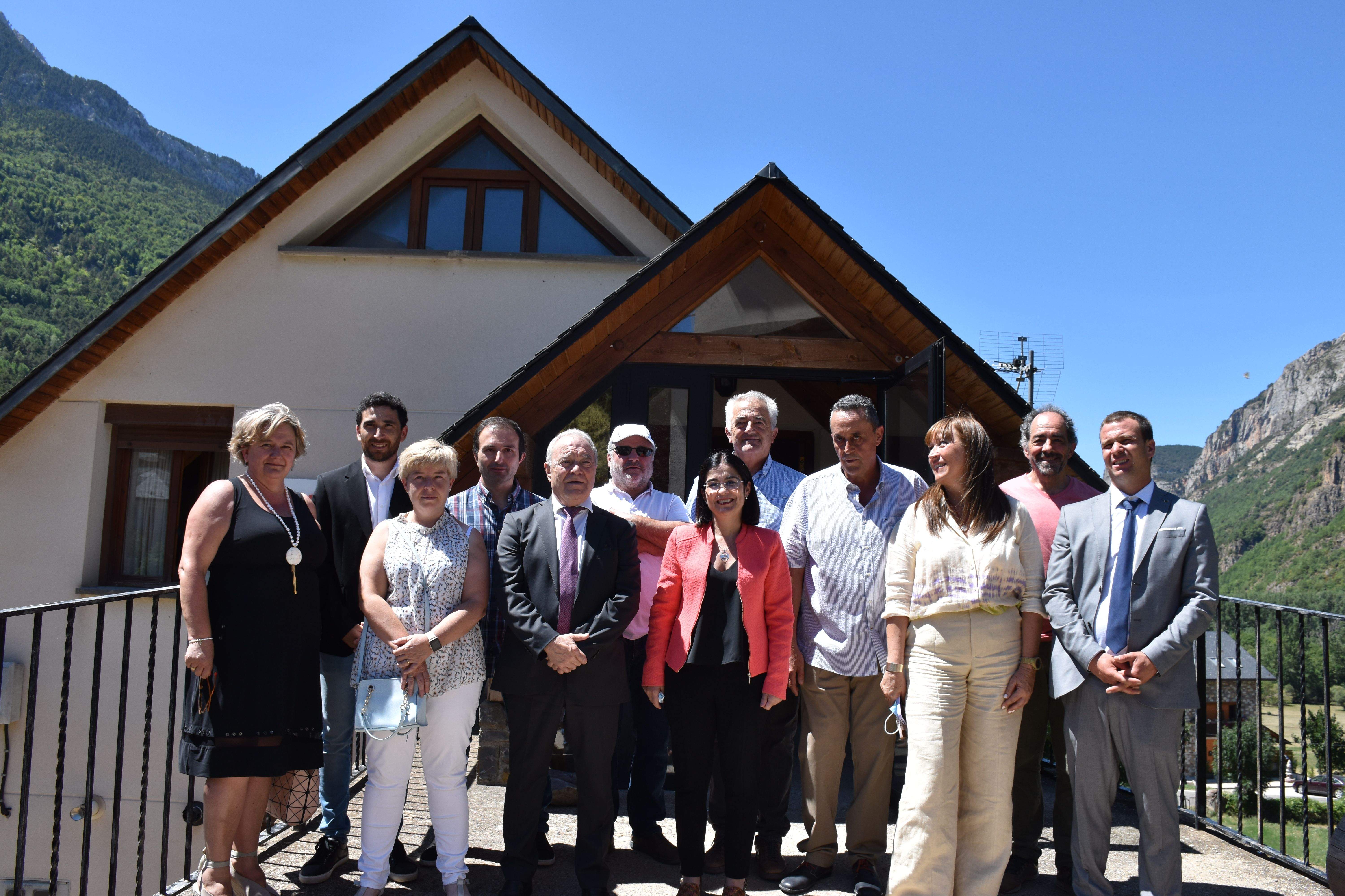 Carolina Darias viaja a Plan para entregar al médico rural Guillermo Bernués la Orden al Mérito Civil del Ministerio de Sanidad (1)