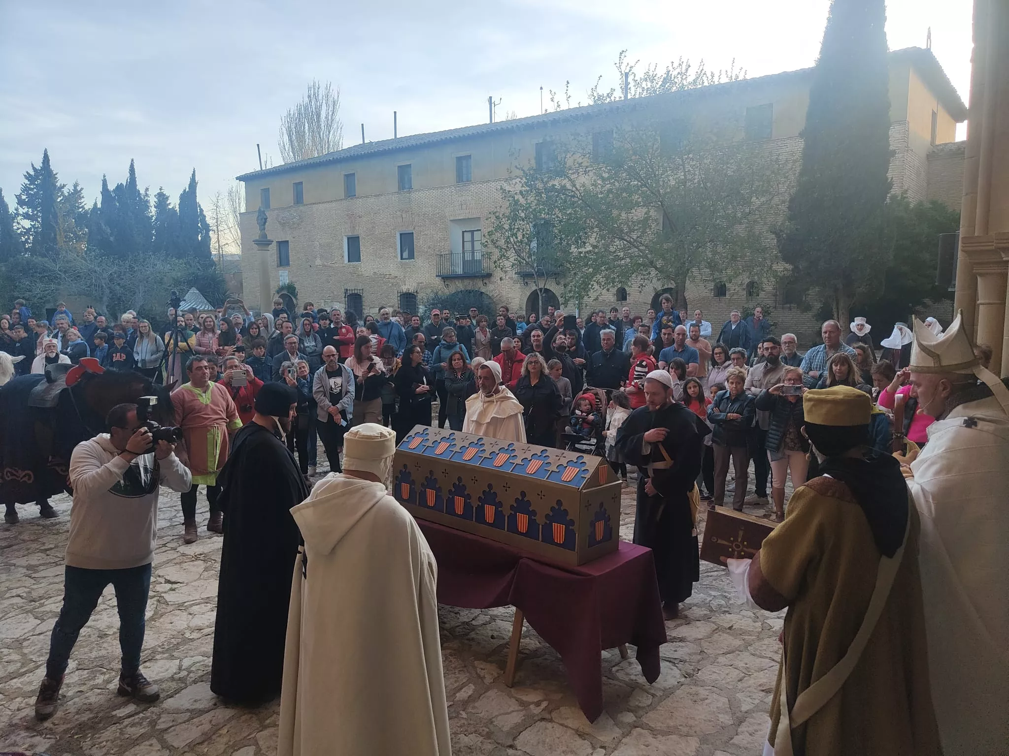 Recreación histórica realizada en el Monasterio de Sijena con motivo de la conmemoración del centenario de su declaración como monumento nacional.