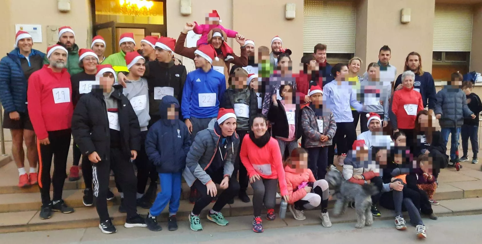 Foto de familia de los participantes.