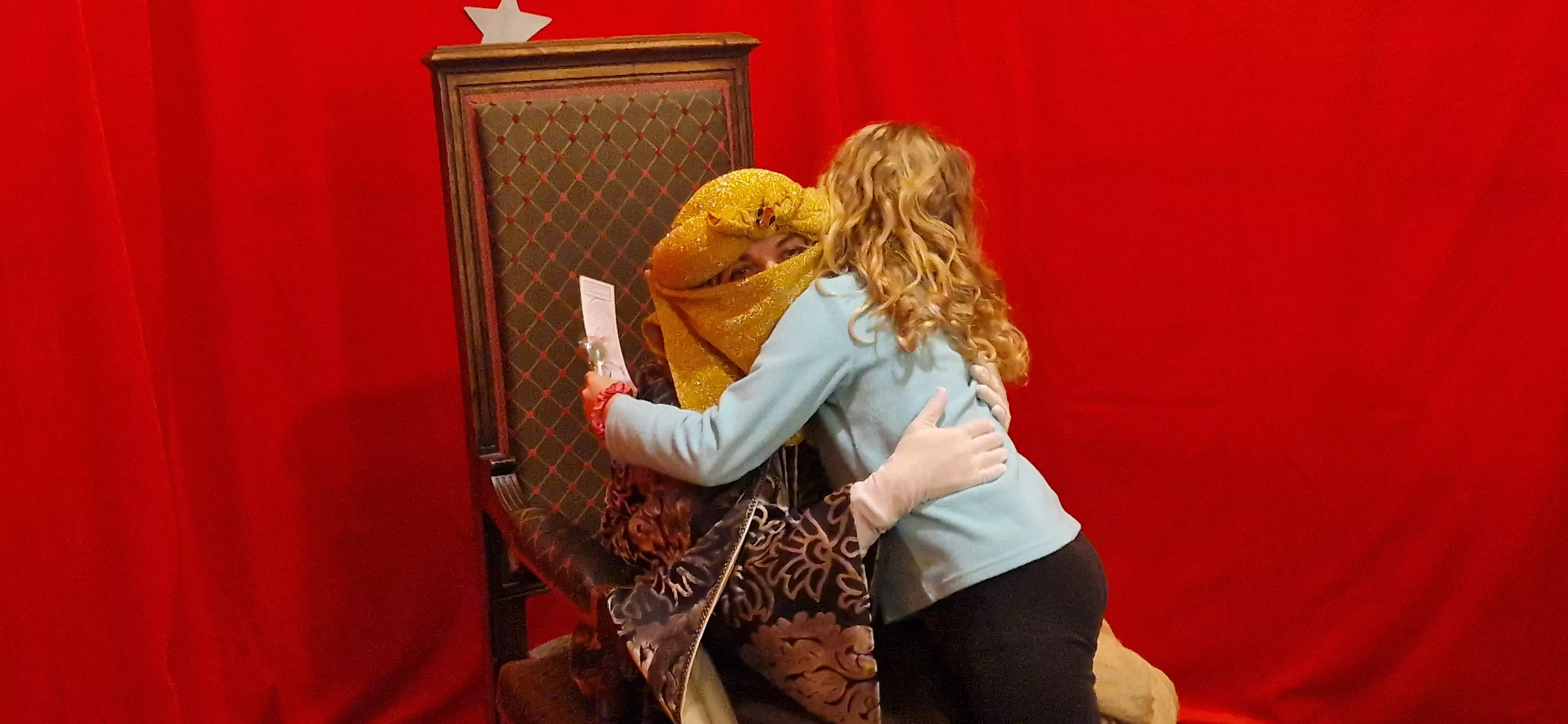 Los Pajes de los Reyes Magos han recogido las cartas de niñas y niños. Foto Myriam Martínez 