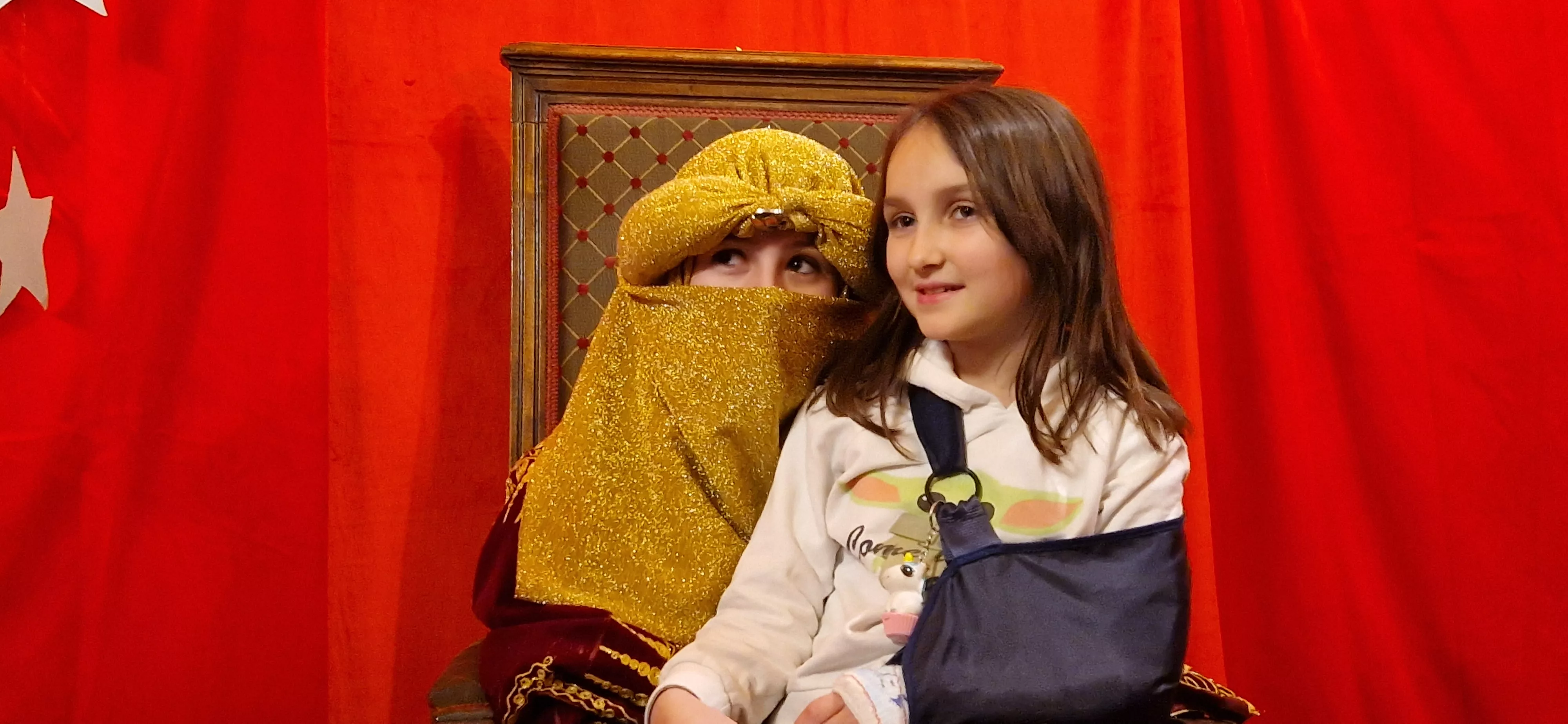 Los Pajes de los Reyes Magos han recogido las cartas de niñas y niños. Foto Myriam Martínez 
