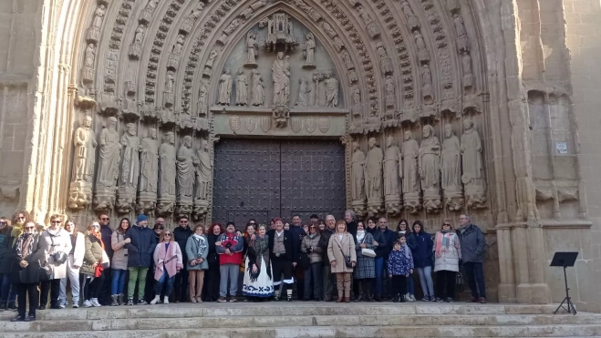 Ante la Catedral de Huesca.