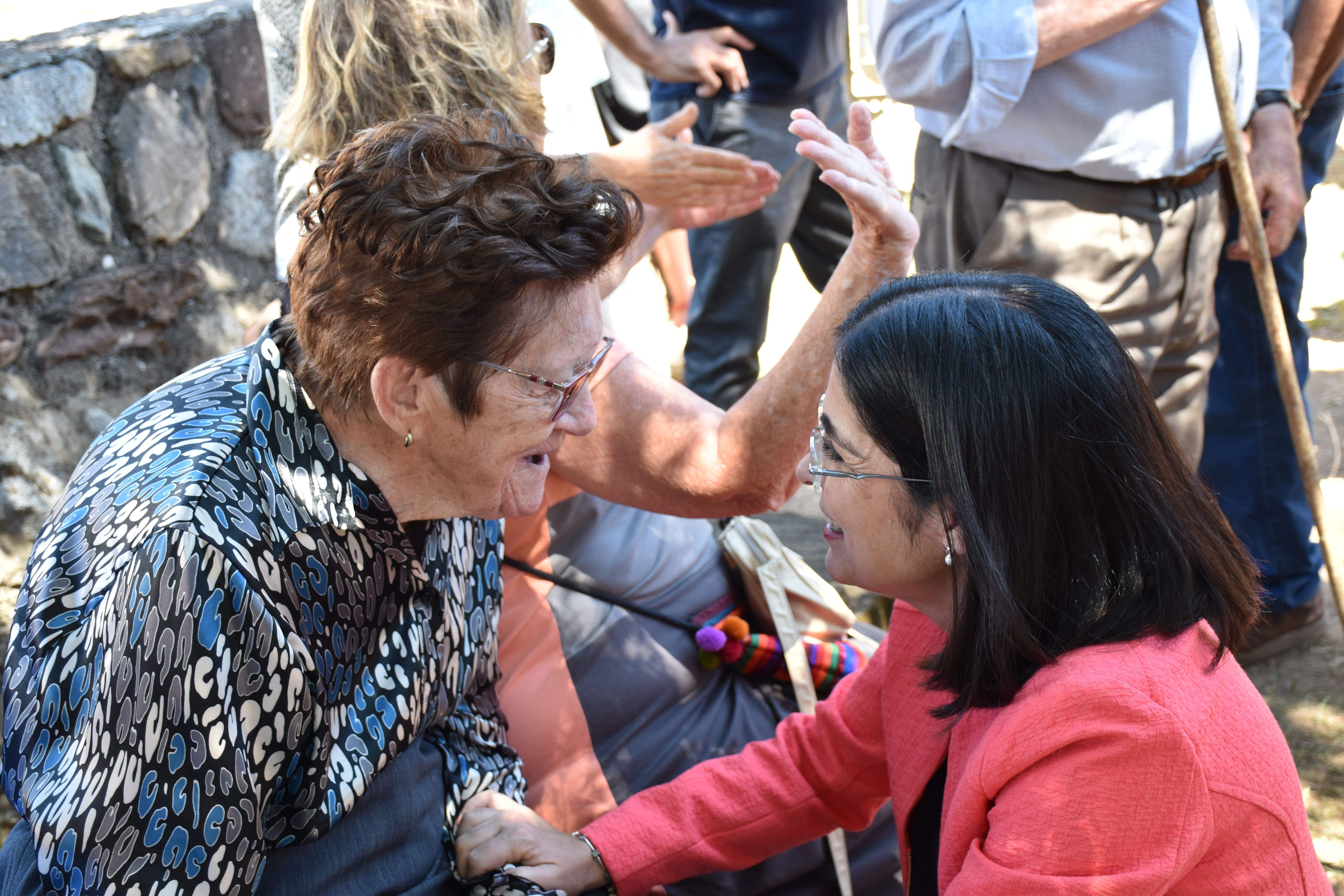 Carolina Darias viaja a Plan para entregar al médico rural Guillermo Bernués la Orden al Mérito Civil del Ministerio de Sanidad (4)