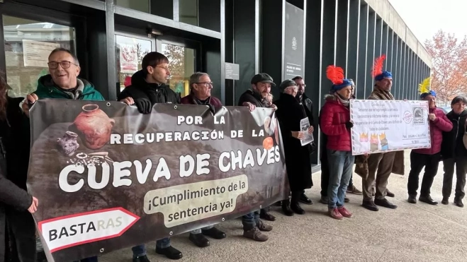 Imagen de la concentración ante los Juzgados de Huesca. Imagen de la concentración ante los Juzgados de Huesca.