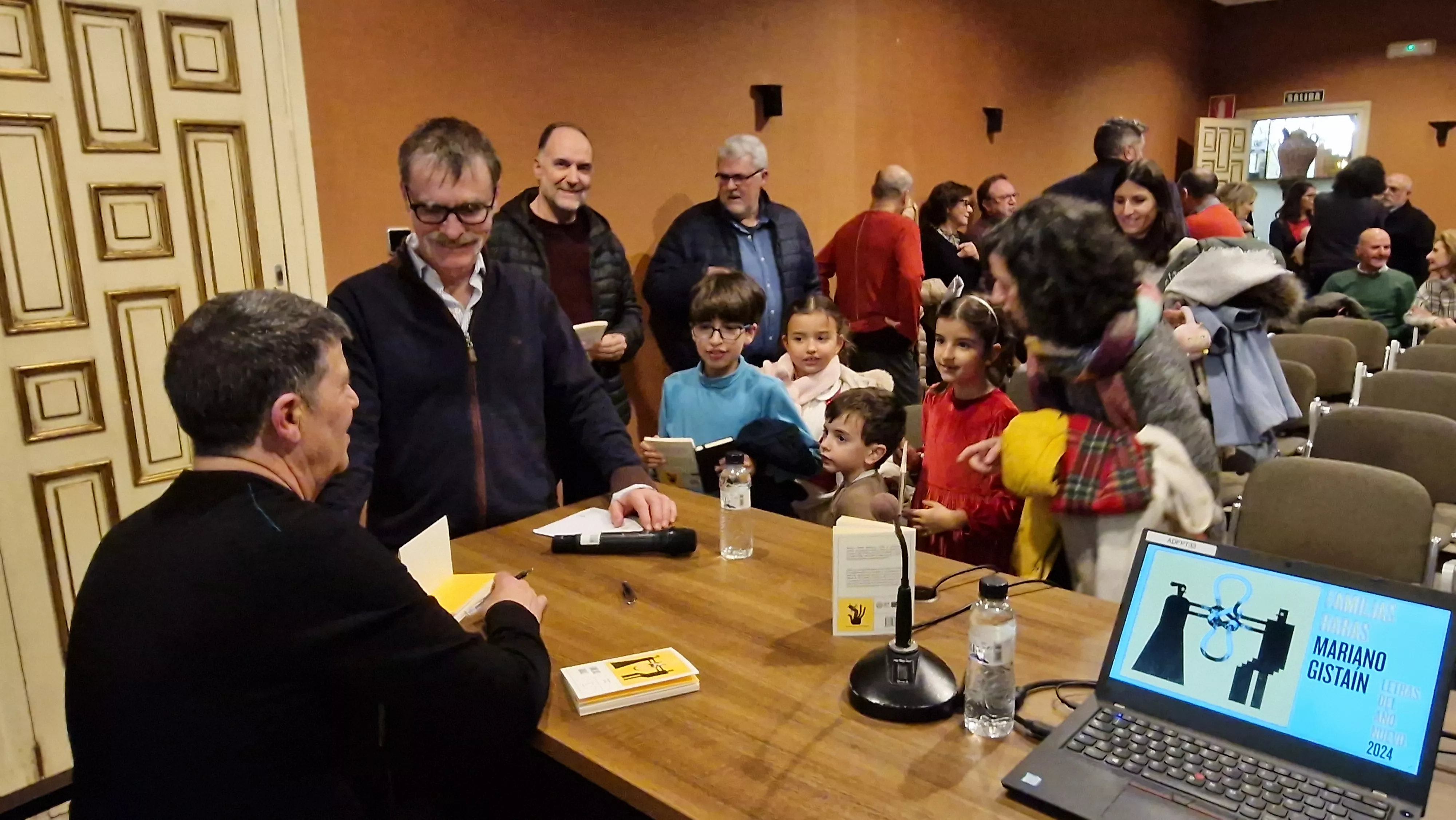 Presentación del libro Familias raras. Foto Myriam Martínez