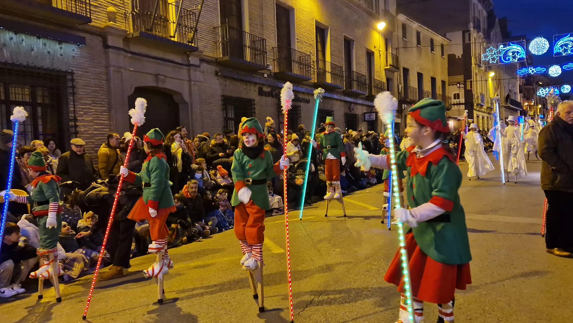 Imágenes de la cabalgata de Reyes en Huesca. Foto Myriam Martínez