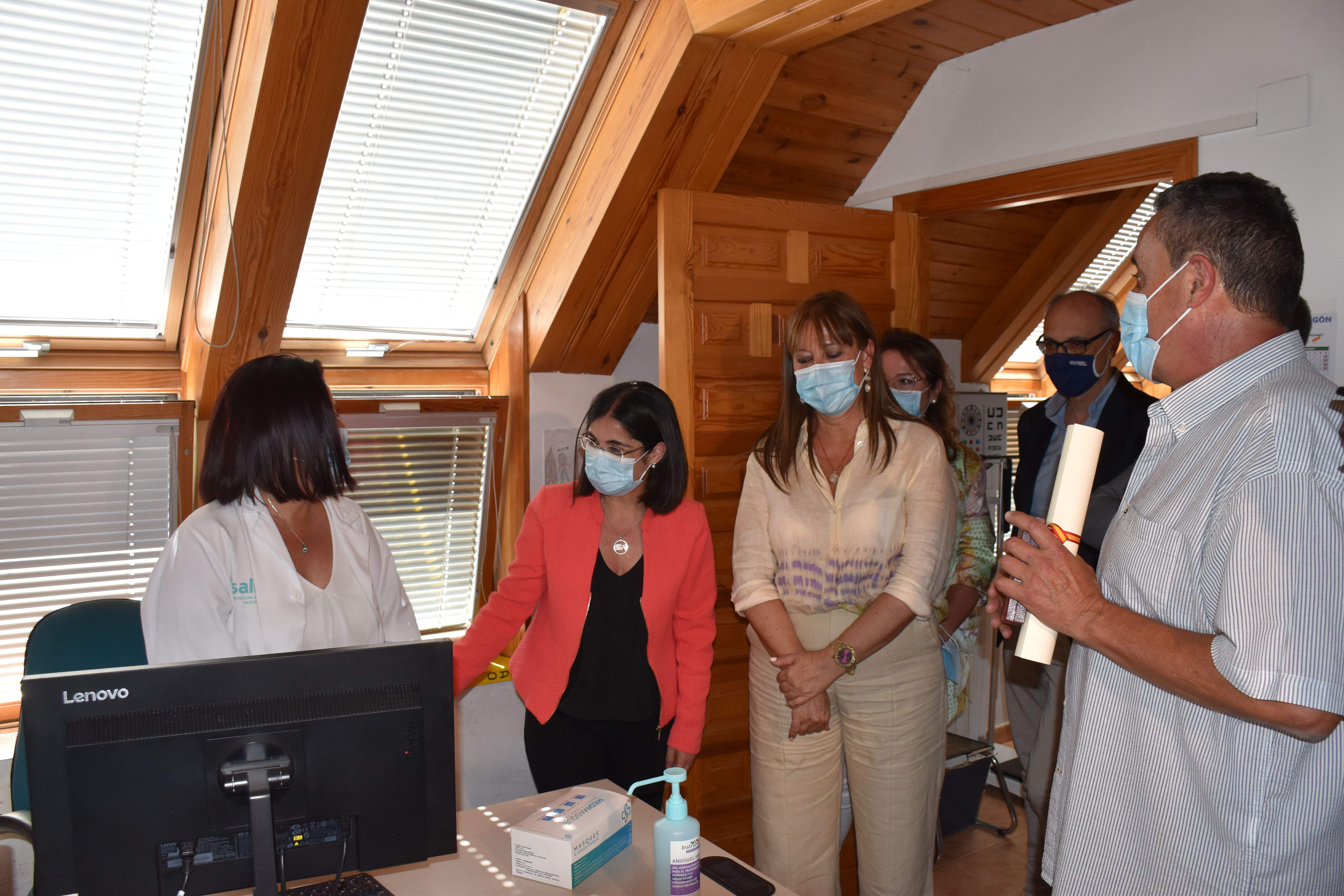 Carolina Darias viaja a Plan para entregar al médico rural Guillermo Bernués la Orden al Mérito Civil del Ministerio de Sanidad (7)