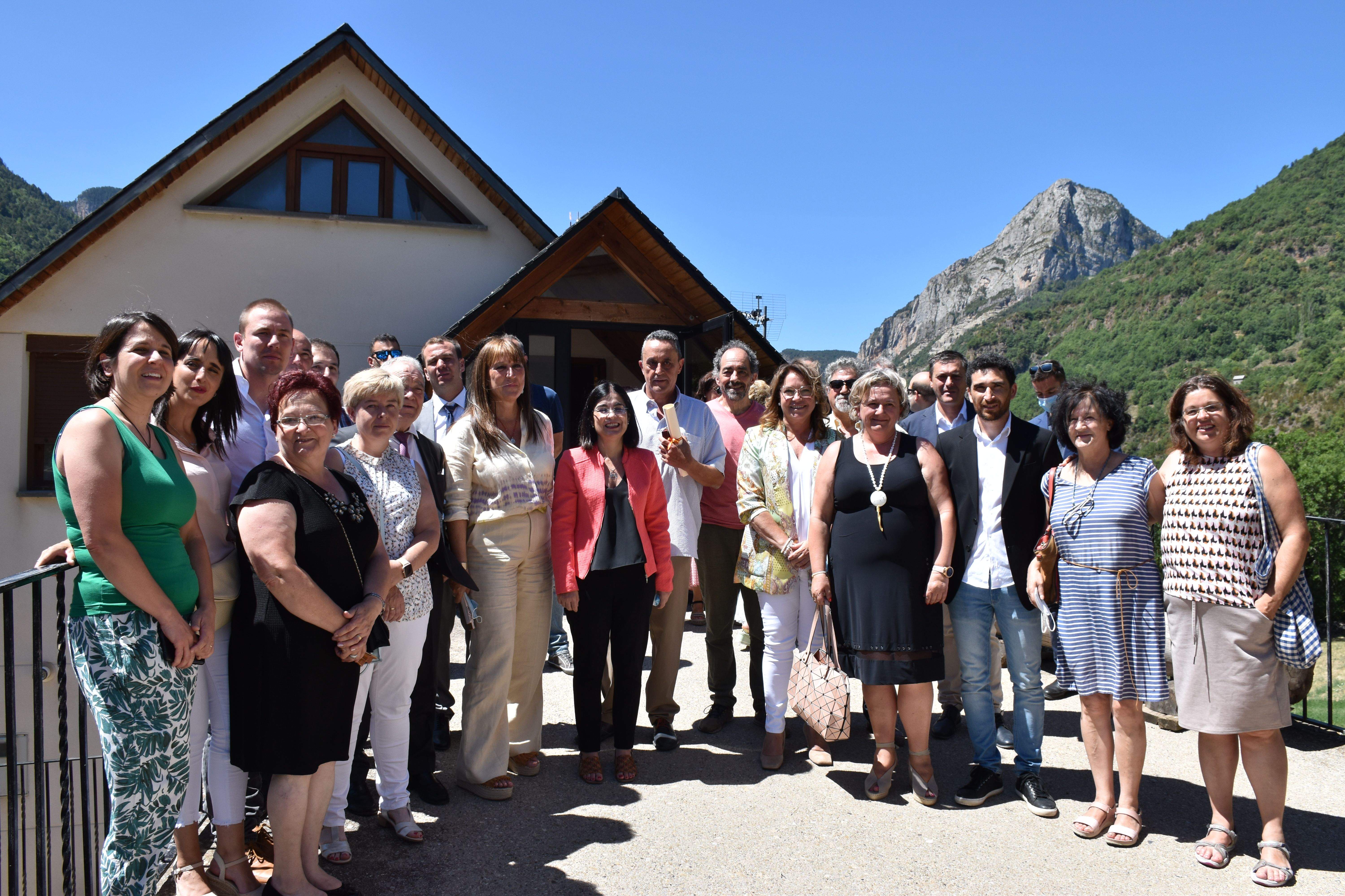 Carolina Darias viaja a Plan para entregar al médico rural Guillermo Bernués la Orden al Mérito Civil del Ministerio de Sanidad (8)