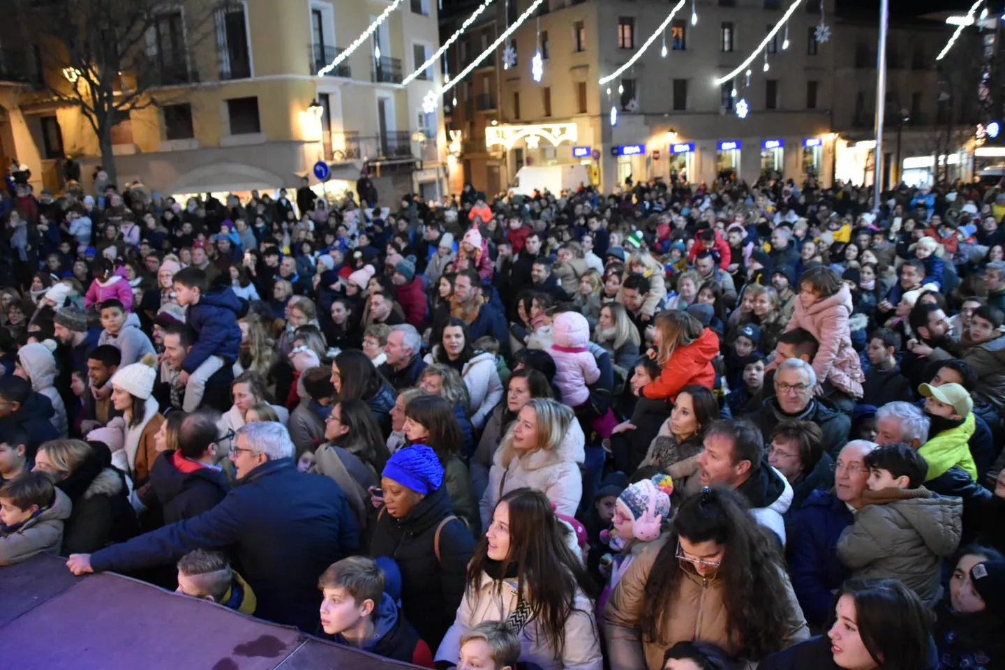 Monzón aguarda expectante la llegada de los Reyes Magos.