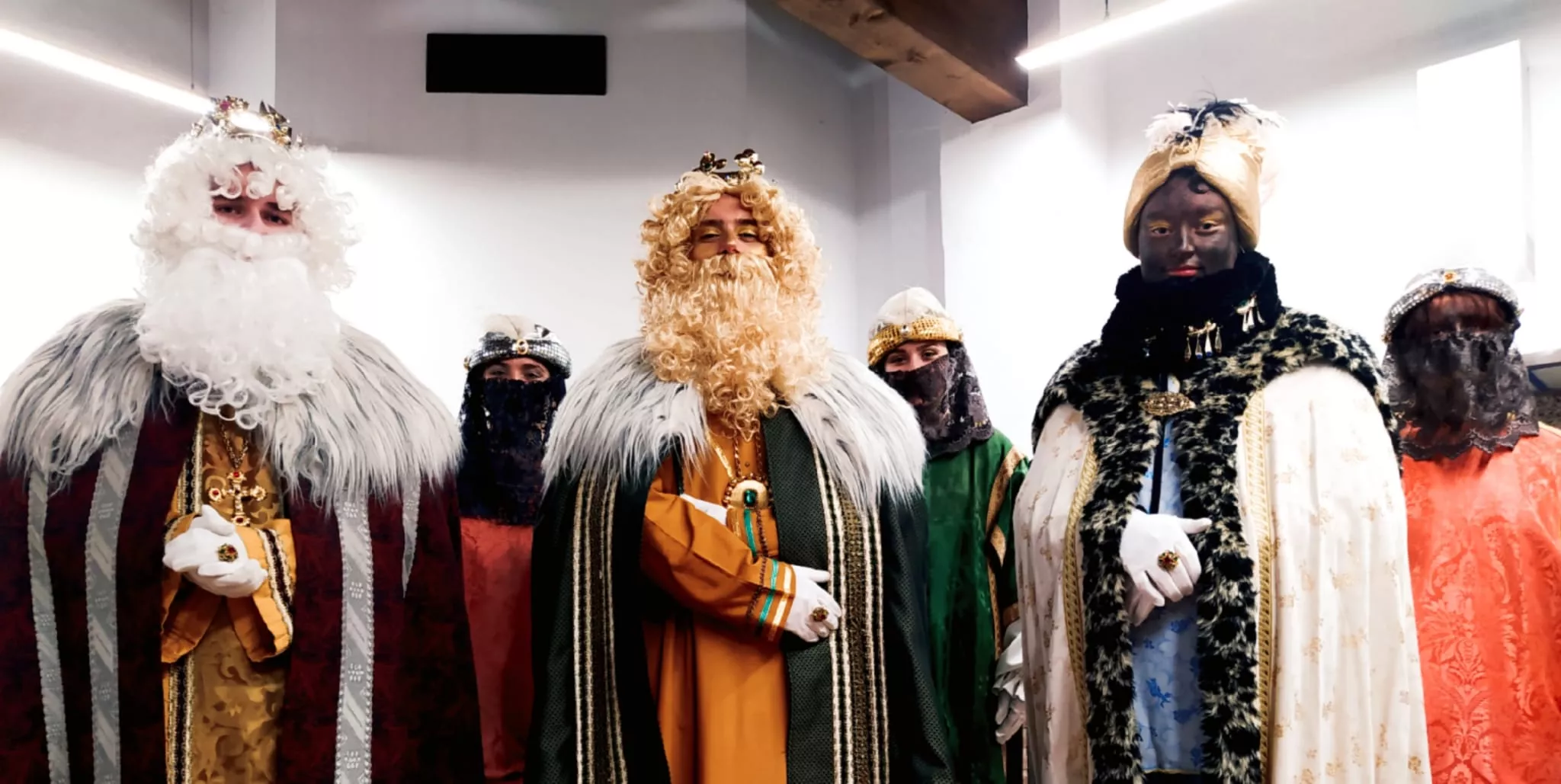 Los Reyes Magos durante su visita a Peralta de Alcofea.