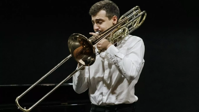 Juan Paúl Muñoz se quedó hechizado desde niño por el trombón. Juan Paúl Muñoz se quedó hechizado desde niño por el trombón.