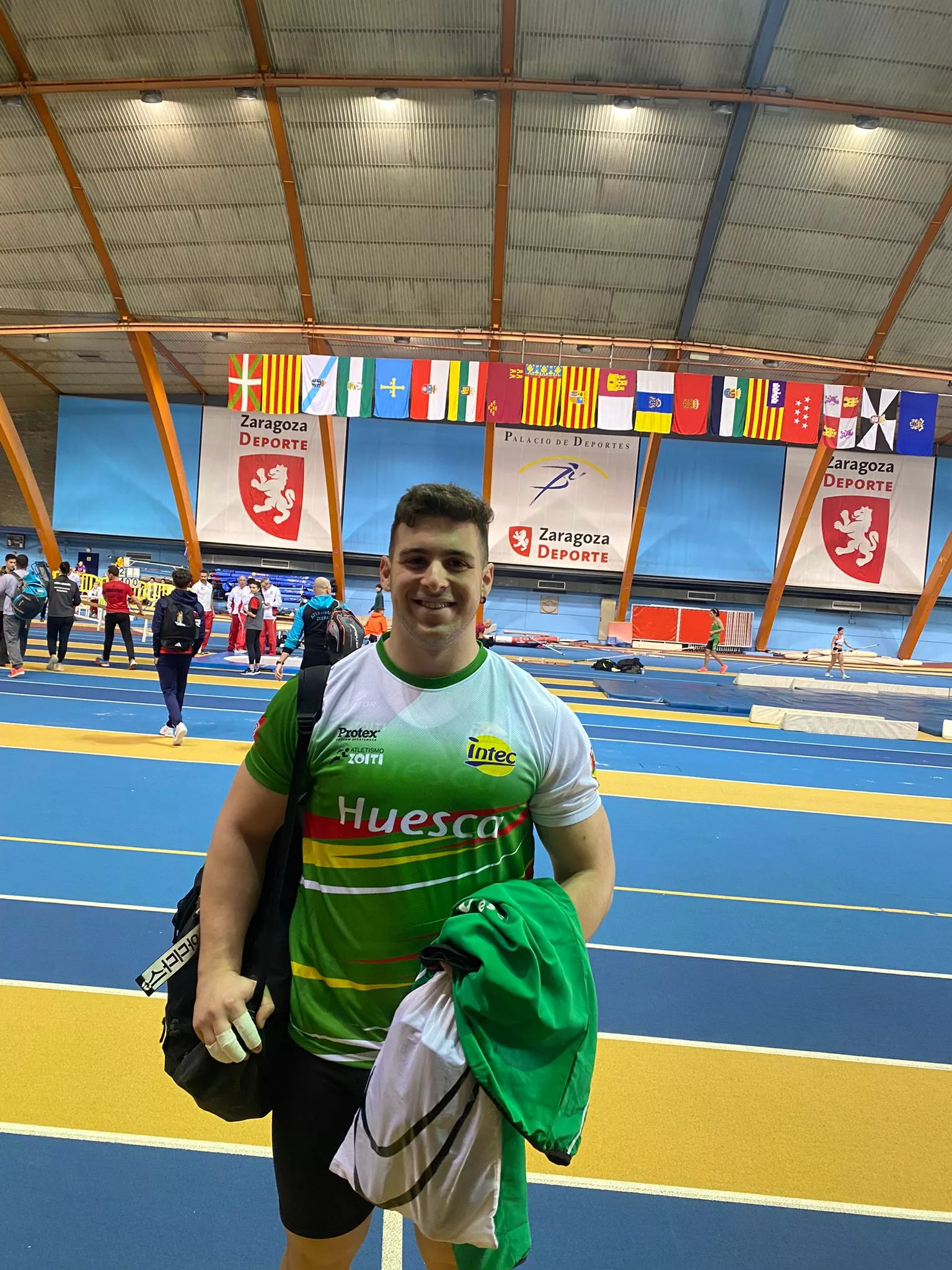 Javi Cruz, claro candidato al podio en peso.