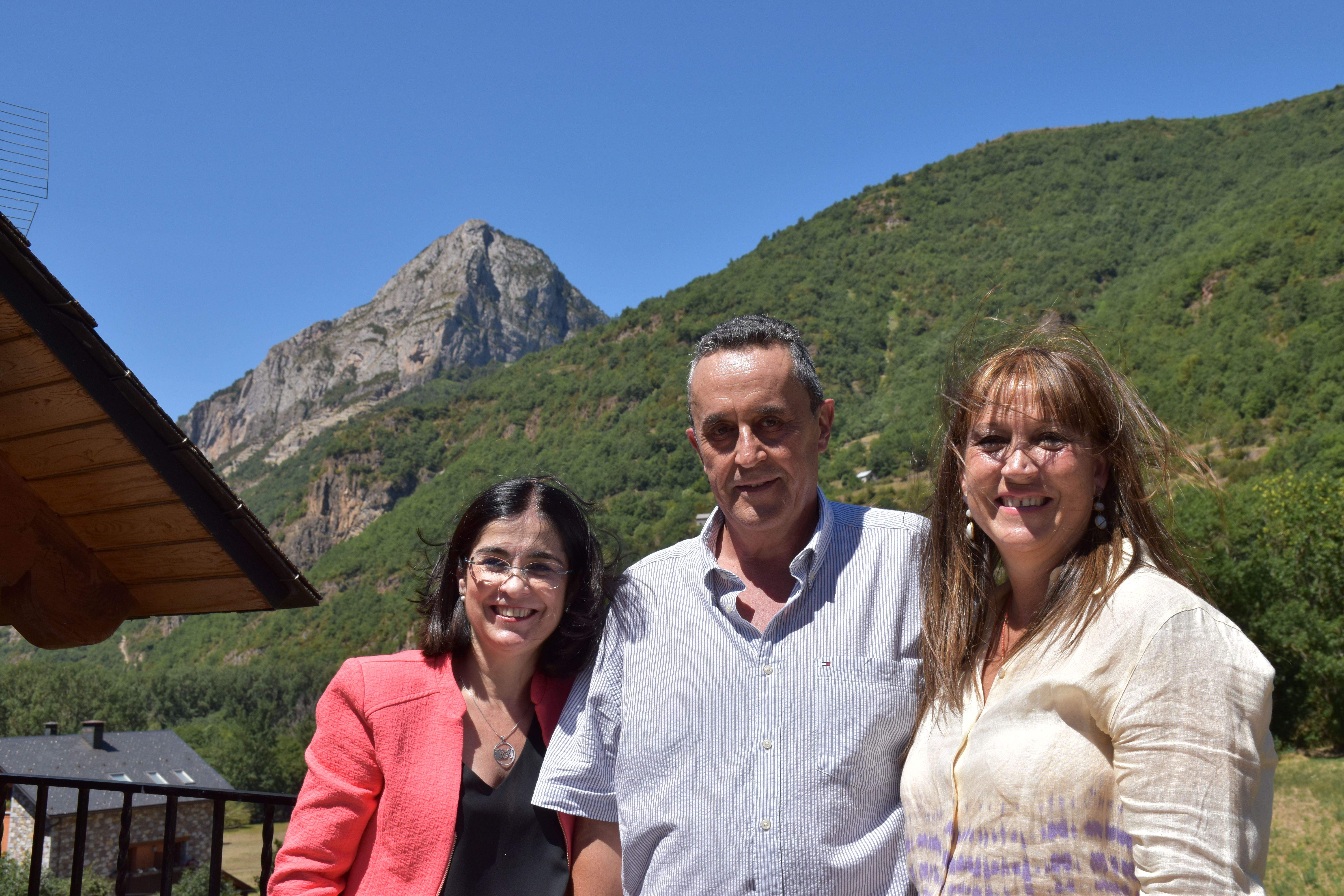 Carolina Darias viaja a Plan para entregar al médico rural Guillermo Bernués la Orden al Mérito Civil del Ministerio de Sanidad (11)