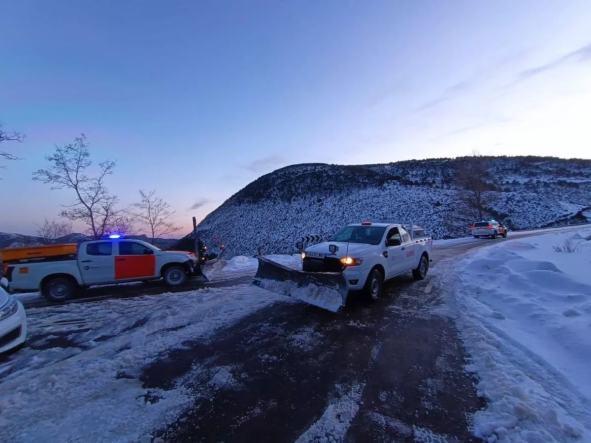 Vehículos de Protección Civil en un pasado temporal en Huesca. Foto: Protección Civil Comarca Hoya de Huesca