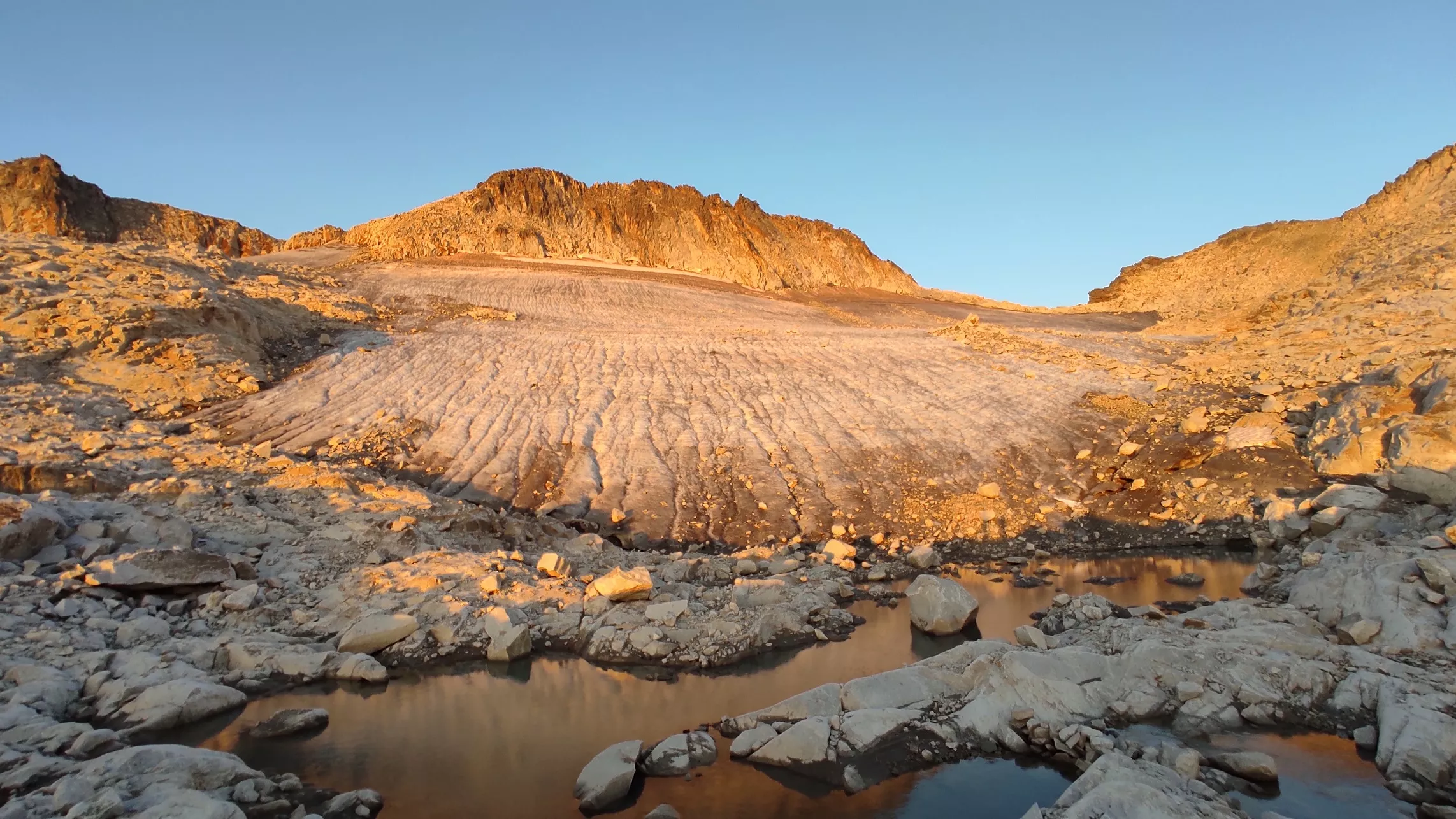 Portada Glaciares Pirenaicos   Foto Glaciar Maladetas   Ixeia Vidaller